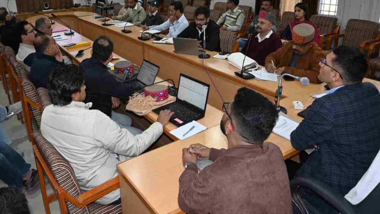 Deputy Commissioner Mukesh Repswal during HPSDMA Warning News meeting in Chamba, discussing rising disaster risk and post-disaster assessment with NDMA experts.